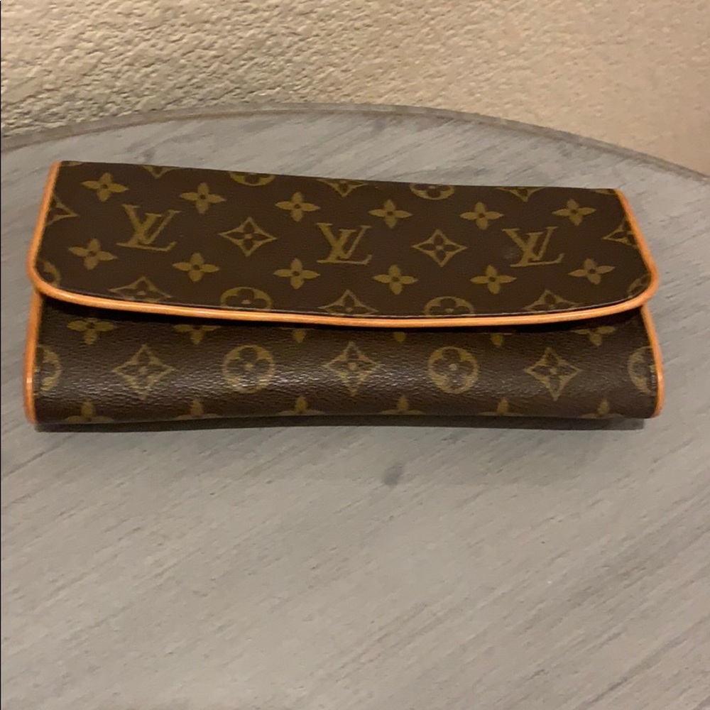 Louis Vuitton Monogram Canvas Envelope Clutch